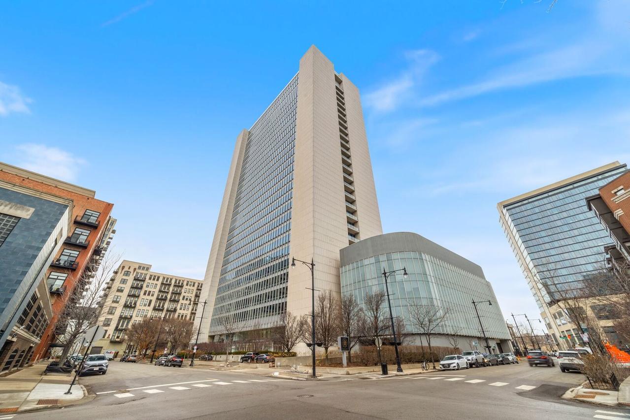 500 W Superior St. #1306, Chicago, IL 60654