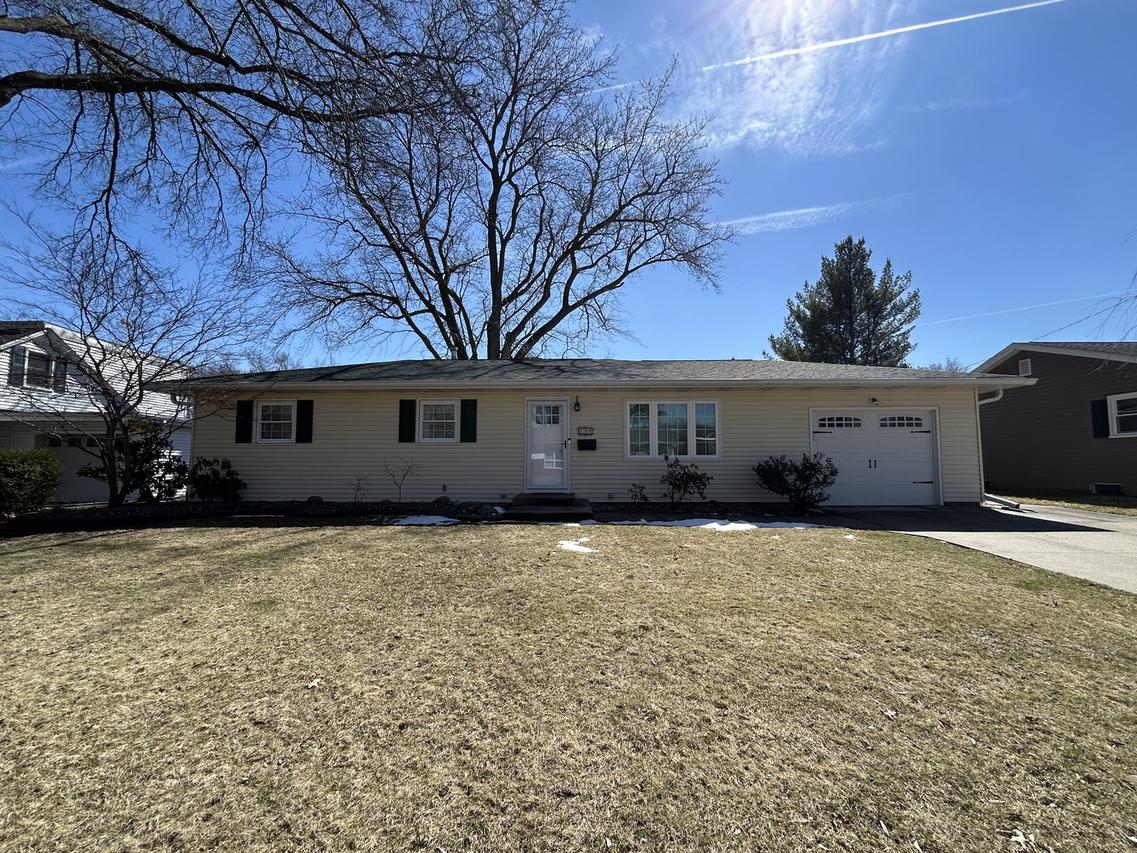 430 26th Ave., East Moline, IL 61244