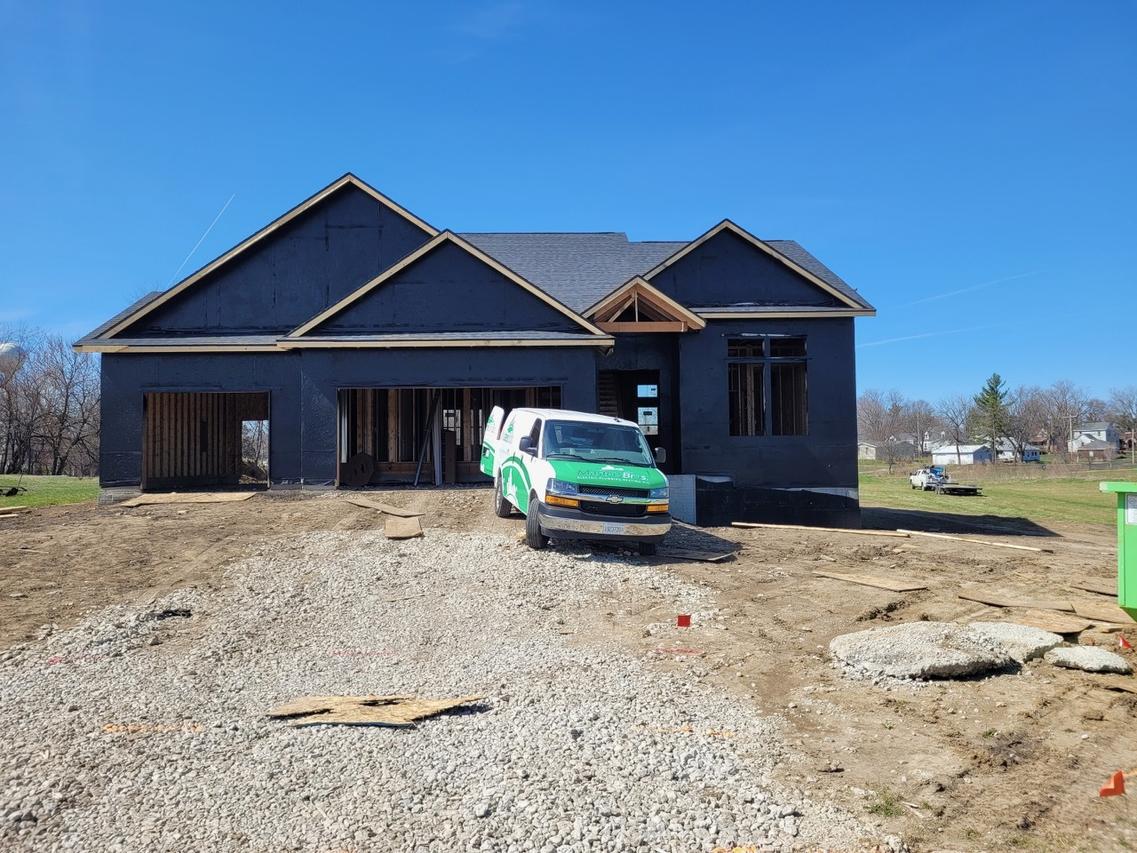 16 Boulder Dr., Carlock, IL 61725