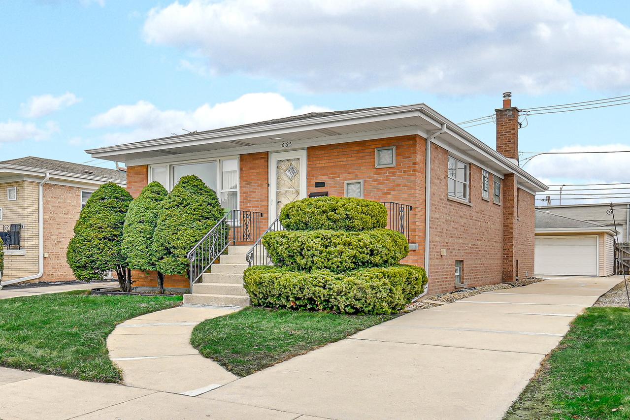 665 Hoxie Ave., Calumet City, IL 60409