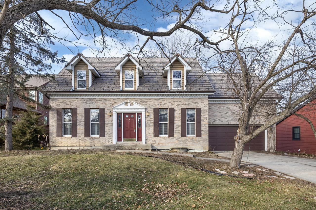 856 Bemis Rd., Glen Ellyn, IL 60137