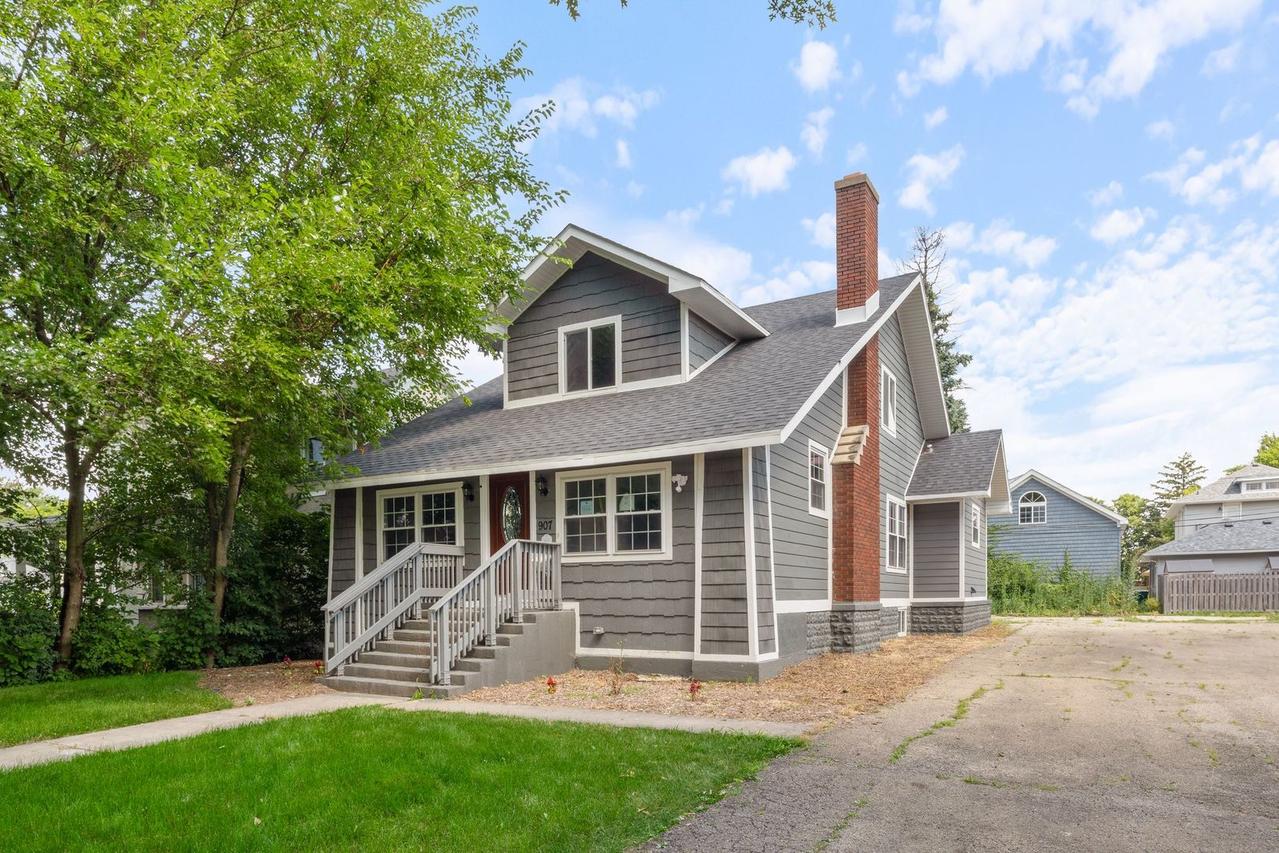 907 Glenwood Ave., Joliet, IL 60435