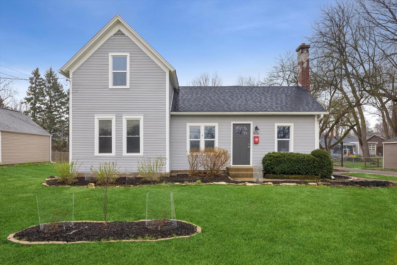 806 Walnut St., Batavia, IL 60510