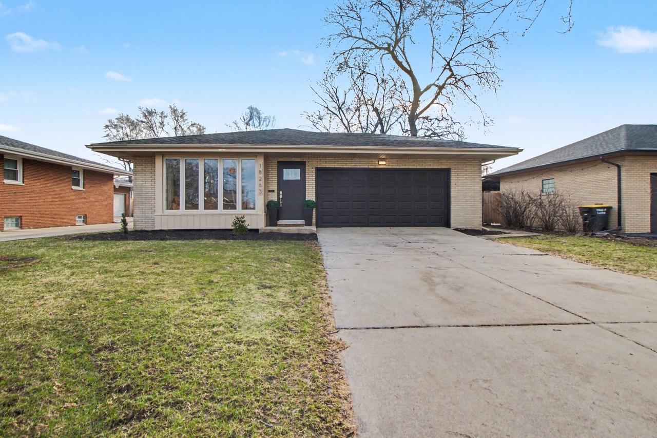 18263 Greenbay Ave., Lansing, IL 60438