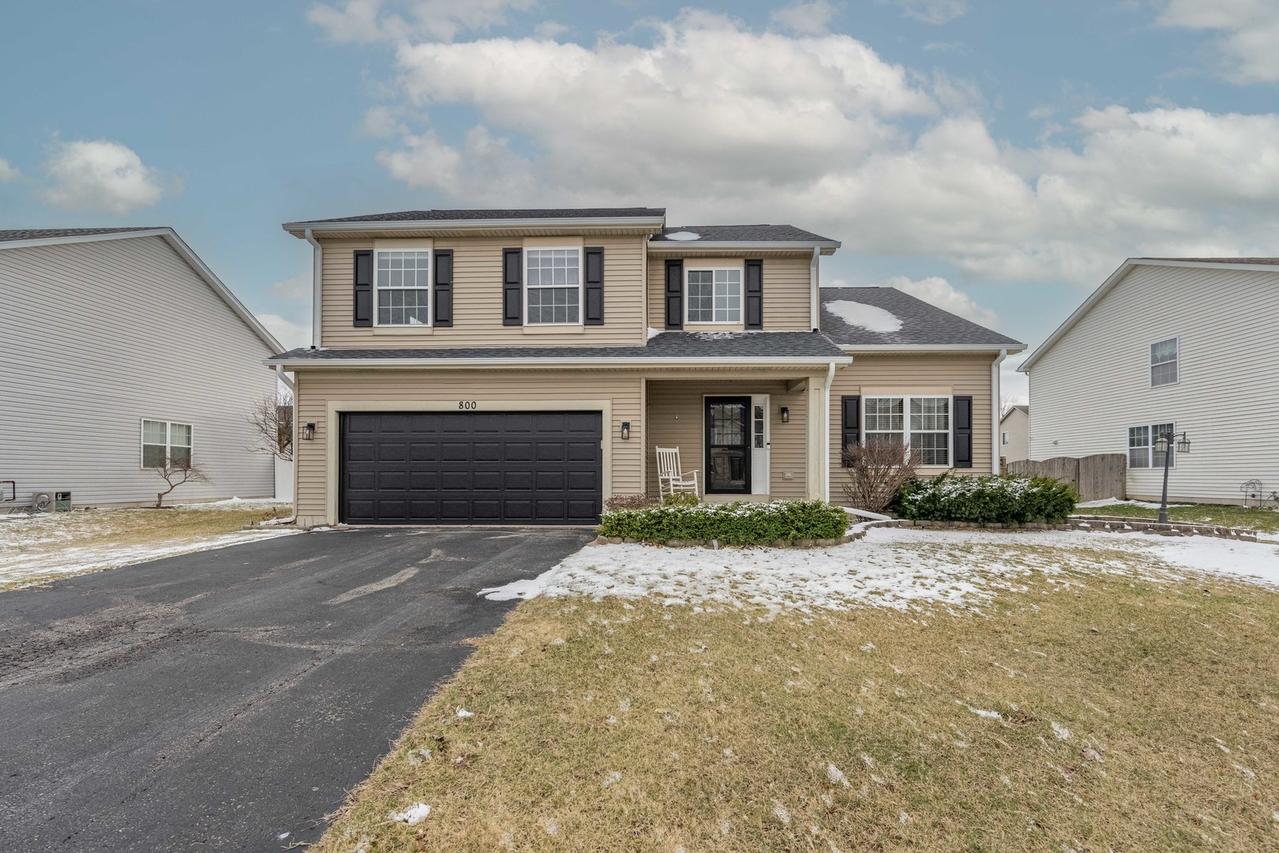 800 Maplewood Dr., Minooka, IL 60447