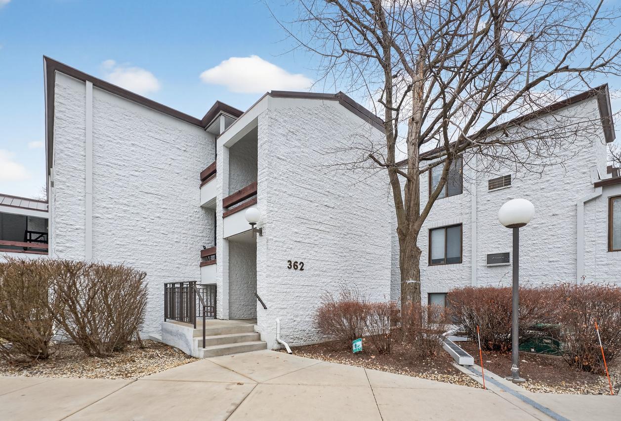 362 W Miner St. #1A, Arlington Heights, IL 60005