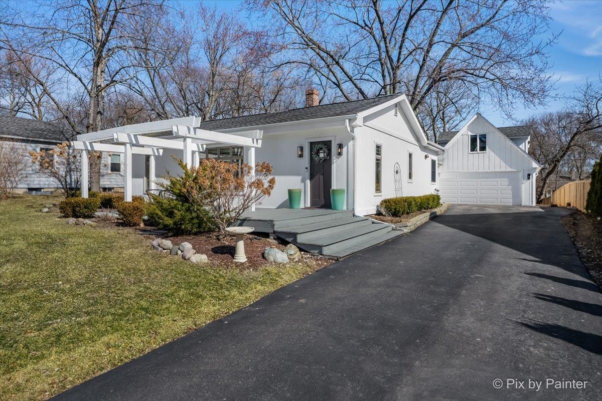 917 S Grove Ave., Barrington, IL 60010