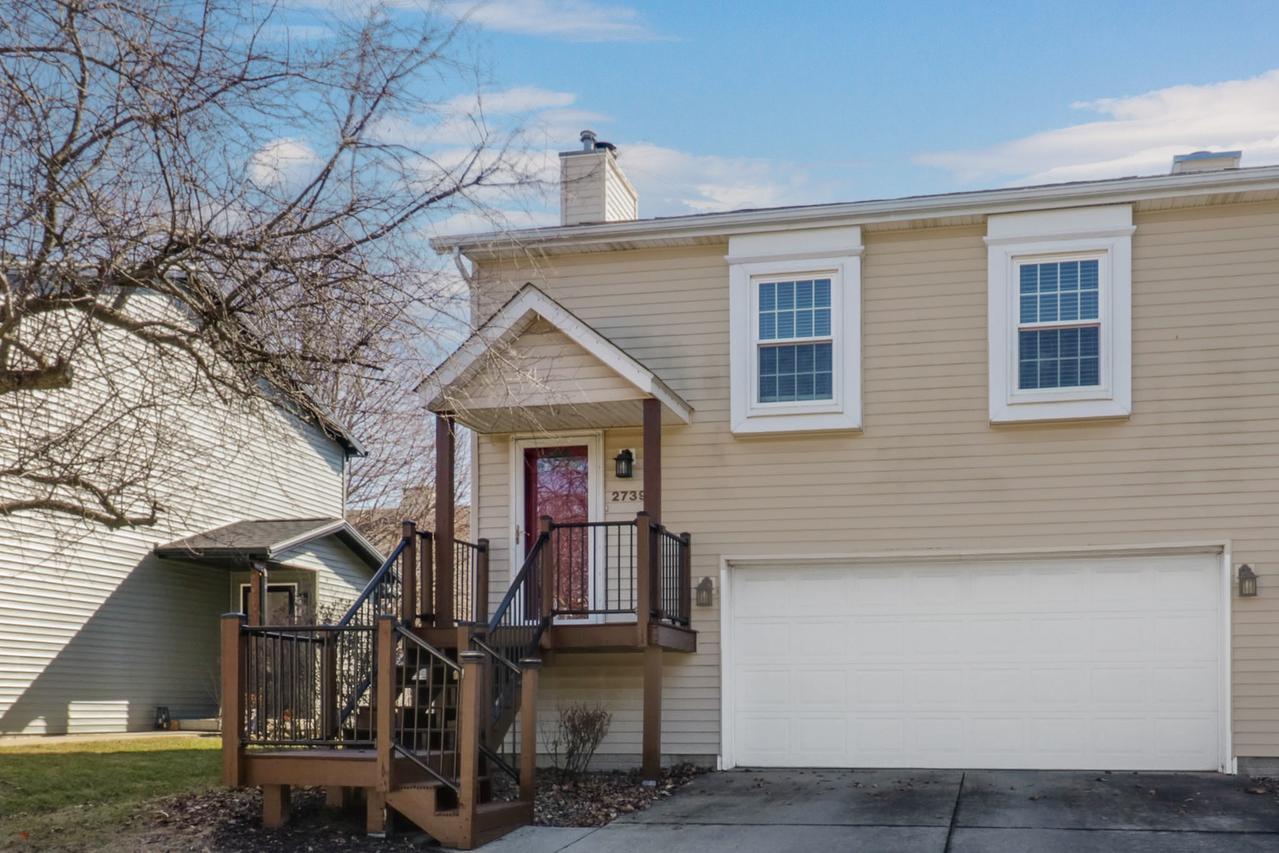 2739 Arrowhead Dr., Bloomington, IL 61704