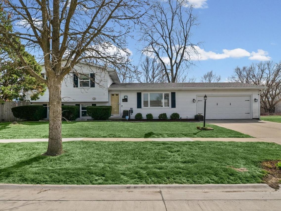 2113 Sumac Dr., Champaign, IL 61821