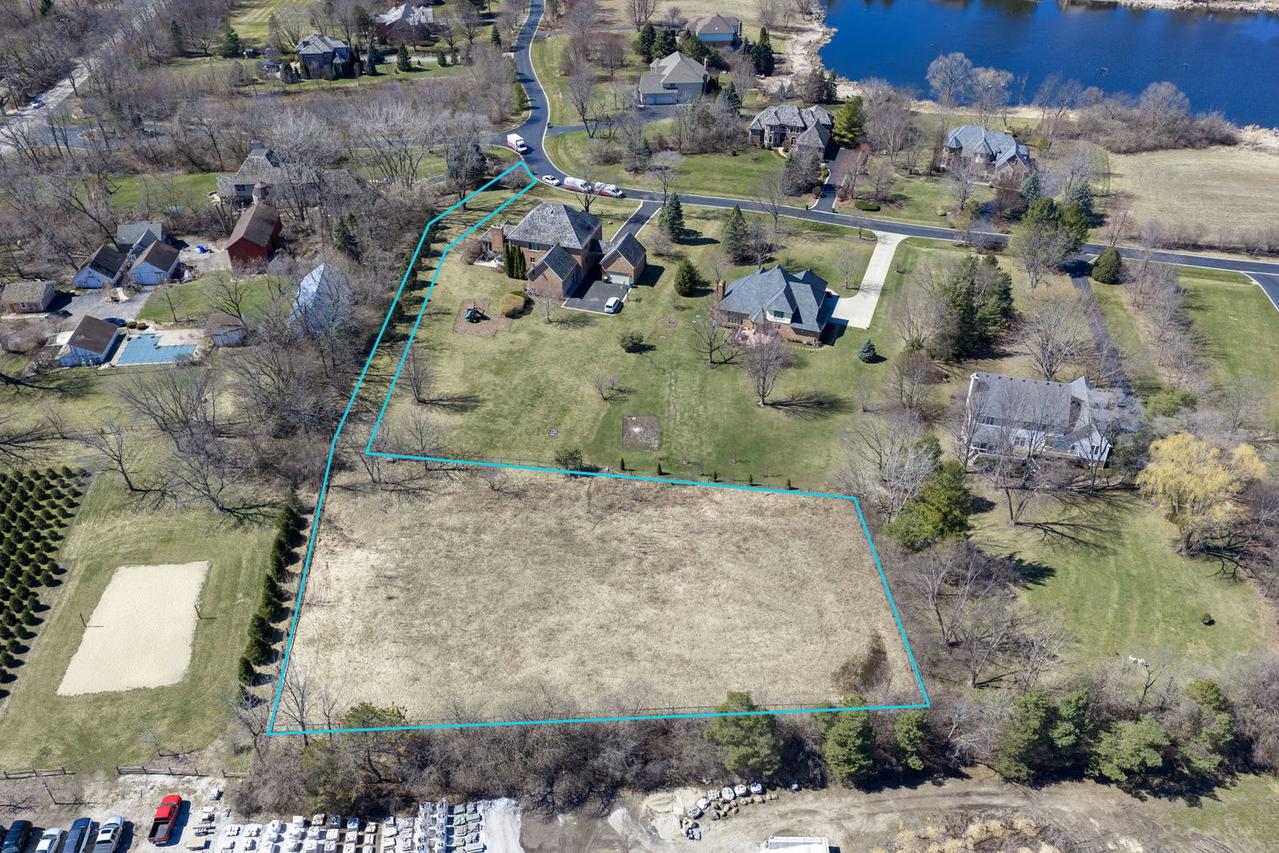 6856 Ellis Dr., Long Grove, IL 60047