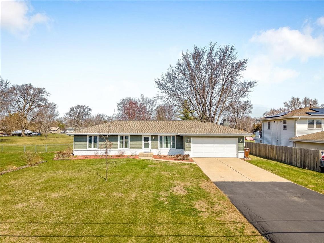 590 Brentwood Rd., Machesney Park, IL 61115