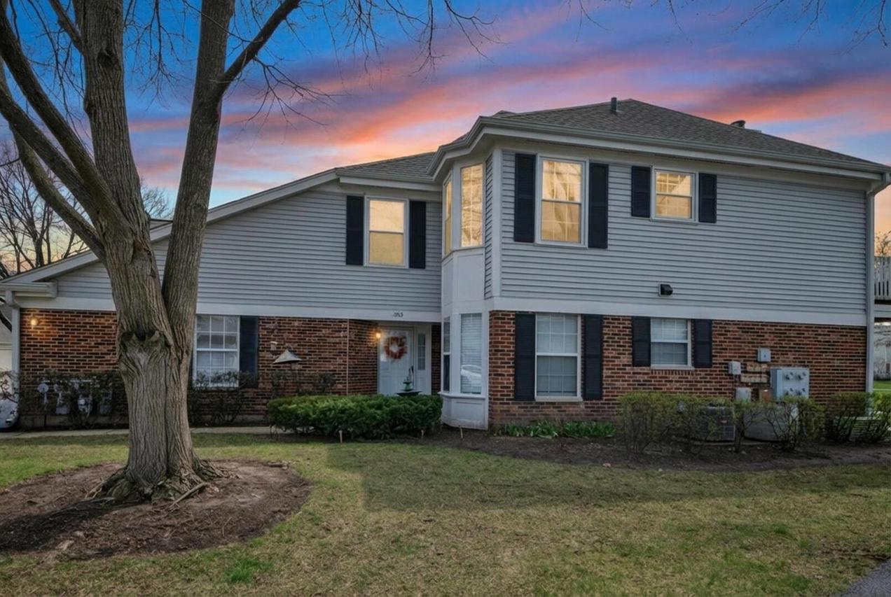 1903 Quaker Hollow Ln., Streamwood, IL 60107