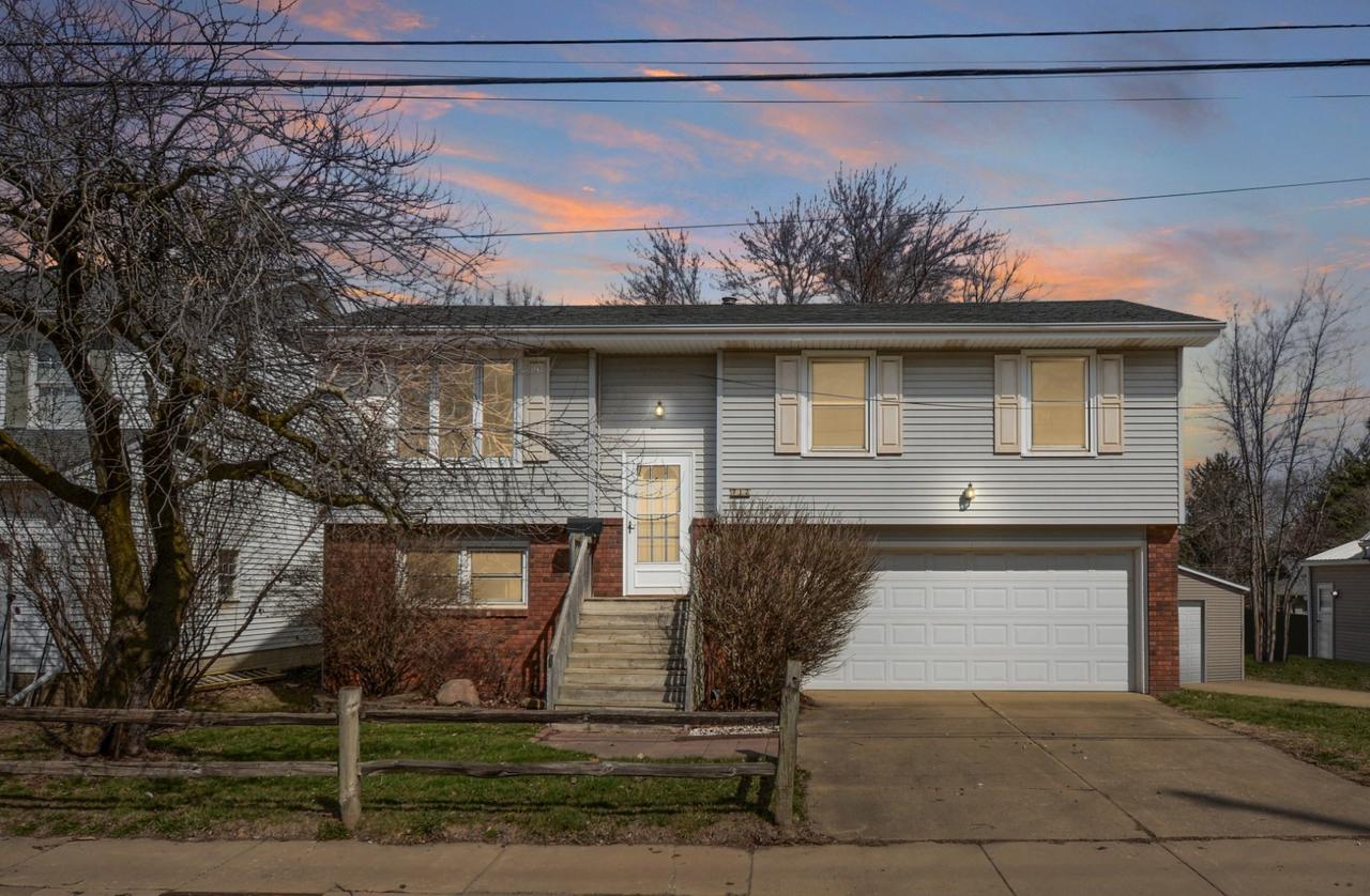 712 E Lincoln St., Bloomington, IL 61701