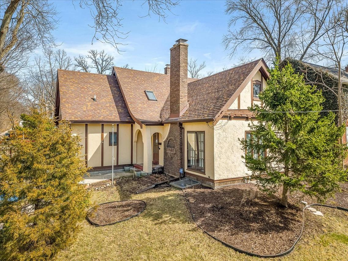 427 N Prospect St., Rockford, IL 61107