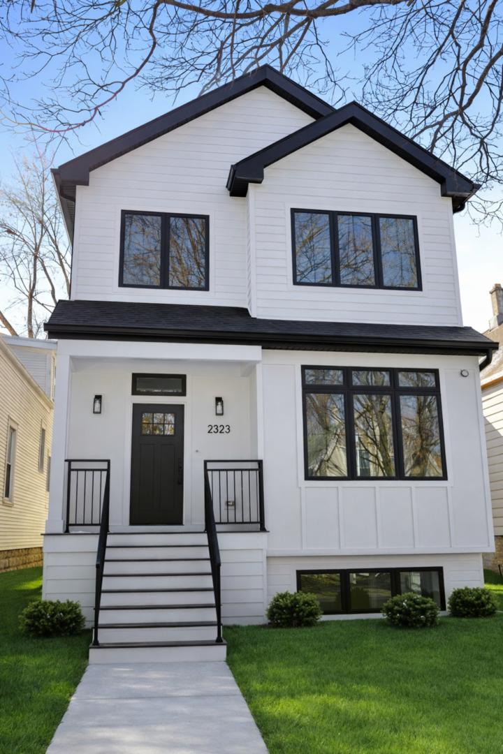 2323 W Farragut Ave., Chicago, IL 60625