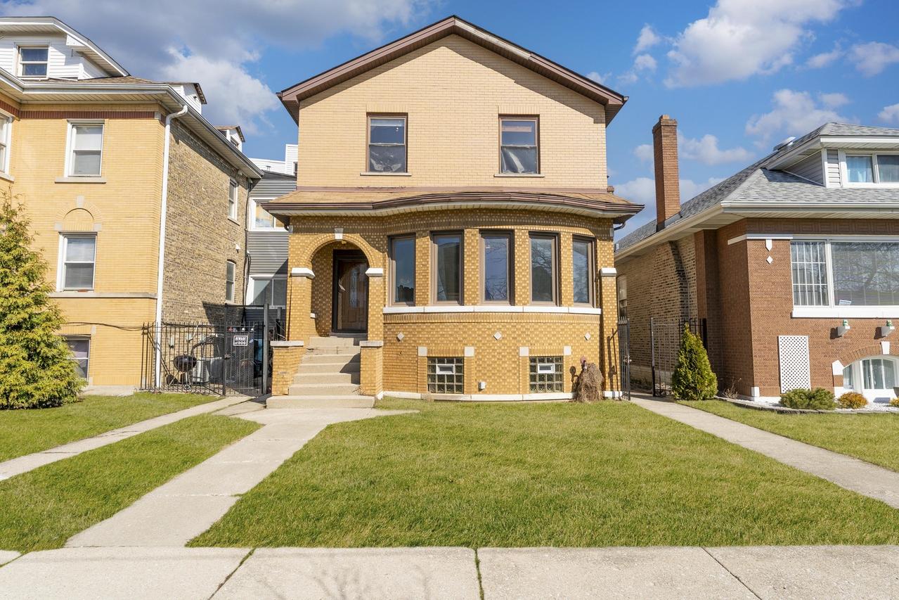 5454 W Eddy St., Chicago, IL 60641