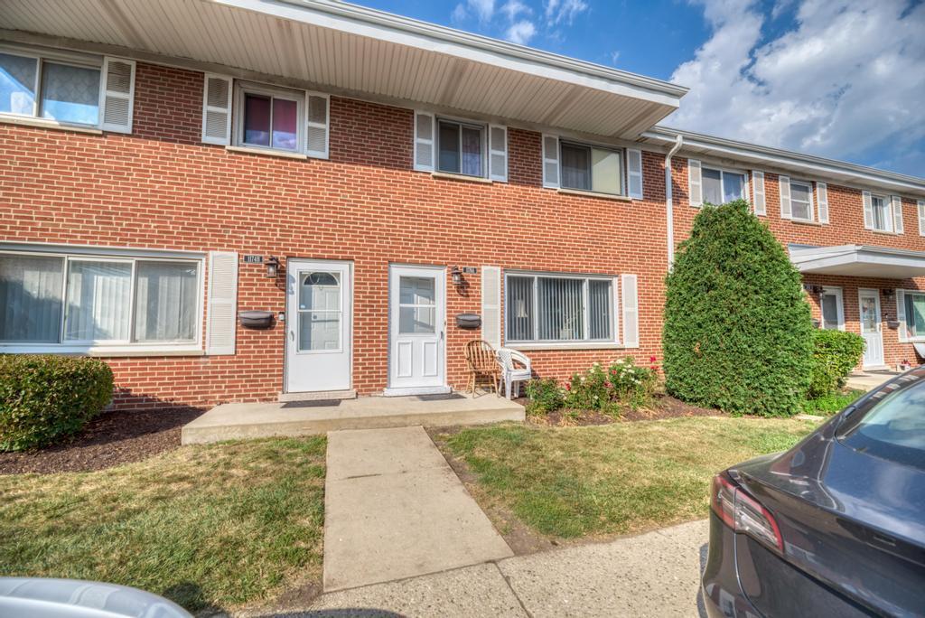 1176 N Boxwood Dr. #A, Mount Prospect, IL 60056