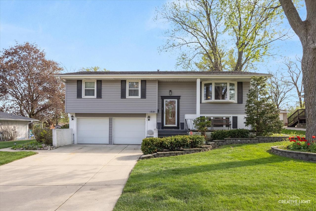 1321 Hampton Ln., Schaumburg, IL 60193