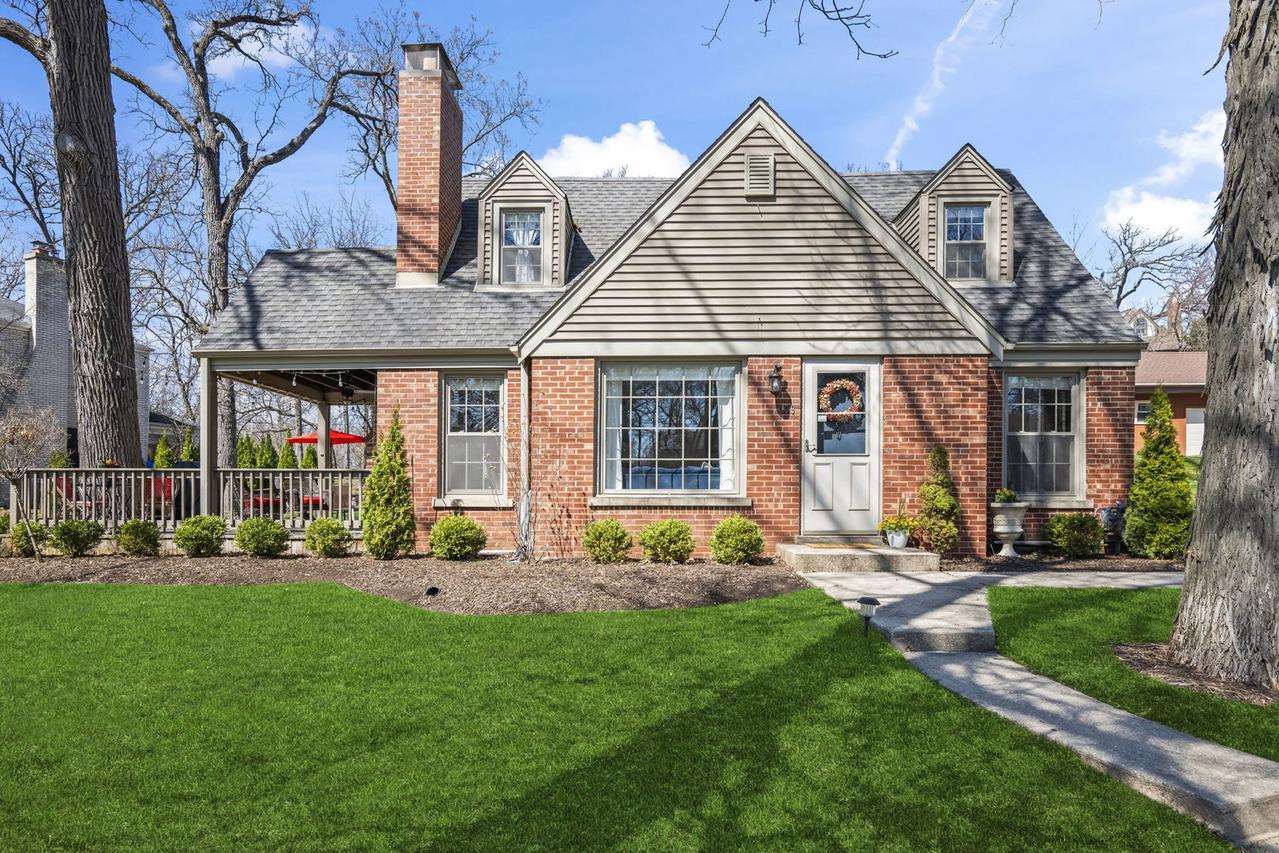 409 Valley Rd., Itasca, IL 60143