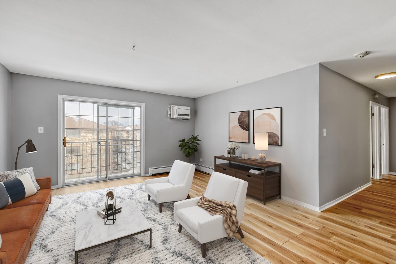 147 W Elk Tr. #345, Carol Stream, IL 60188