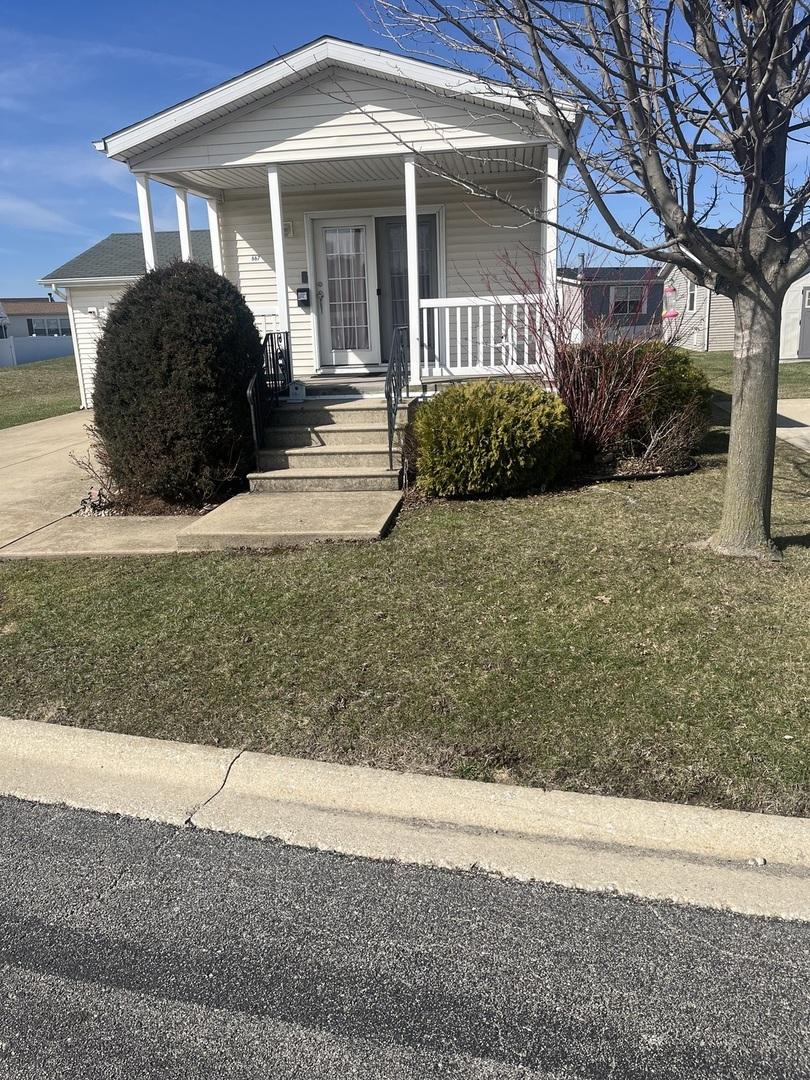 667 Aspen Dr., Manteno, IL 60950