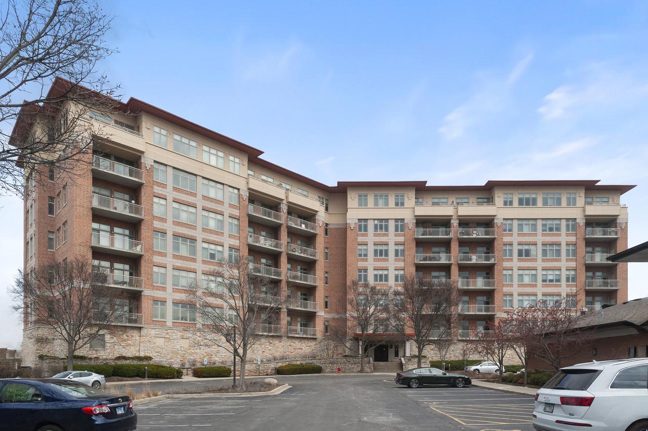 100 Prairie Park Dr. #207, Wheeling, IL 60090