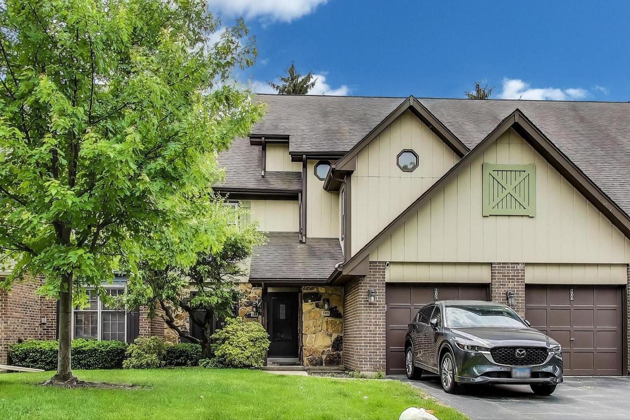 206 Country Ln., Des Plaines, IL 60016