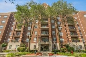 410 W Mahogany Ct. #305, Palatine, IL 60067