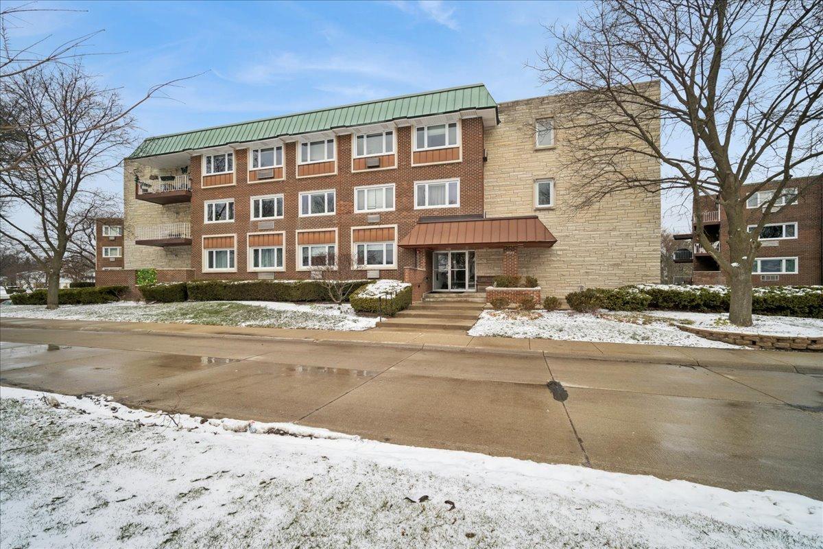 2700 E Bel Aire Dr. #303, Arlington Heights, IL 60004