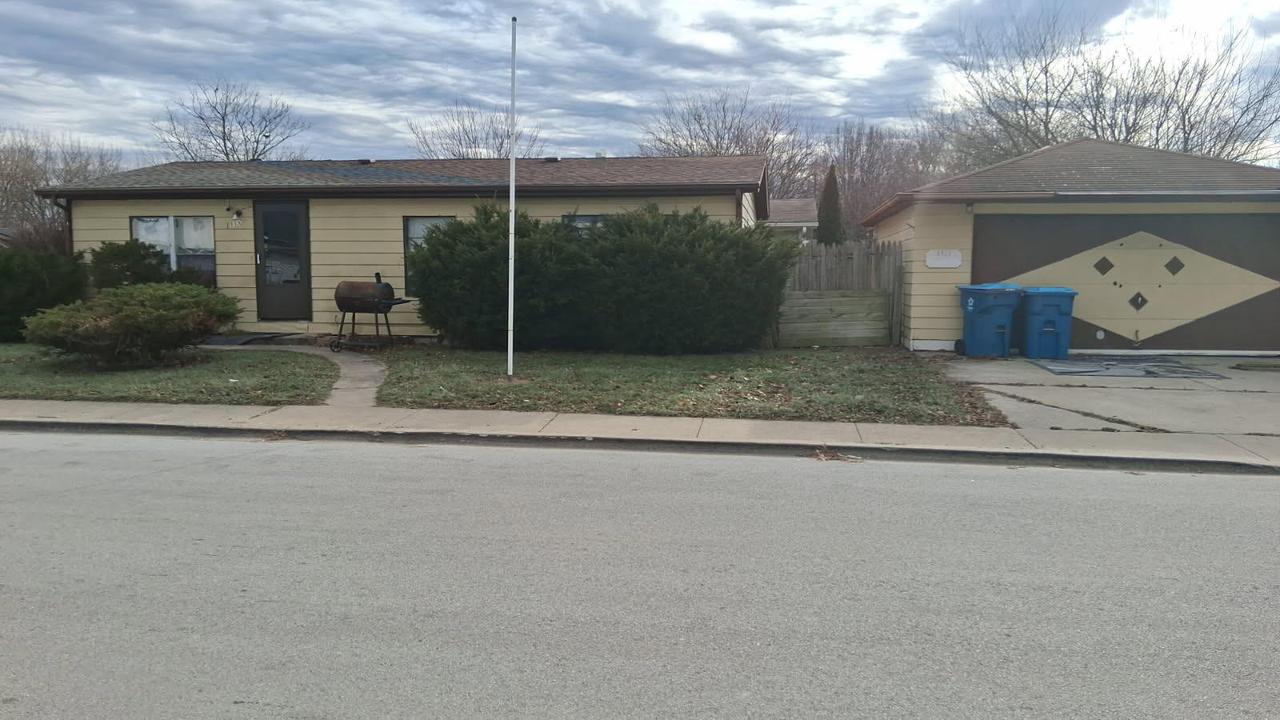 1111 Barry Ln., Sauk Village, IL 60411