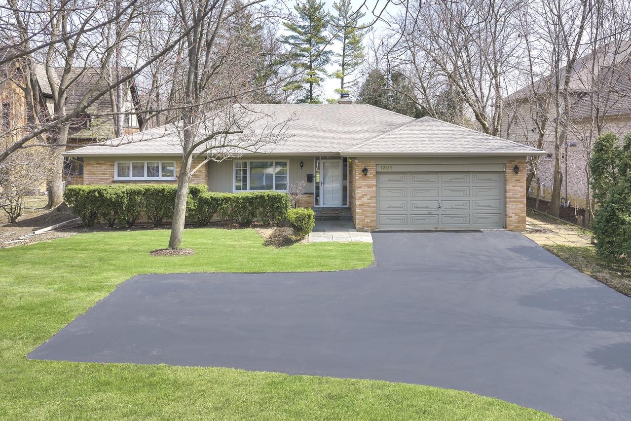 1305 Stratford Rd., Deerfield, IL 60015