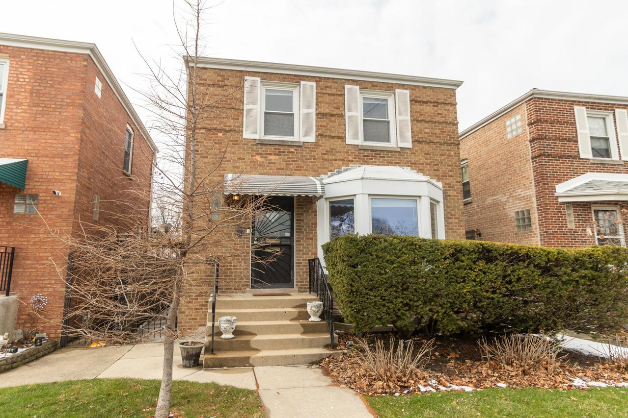 6552 N Troy St., Chicago, IL 60645