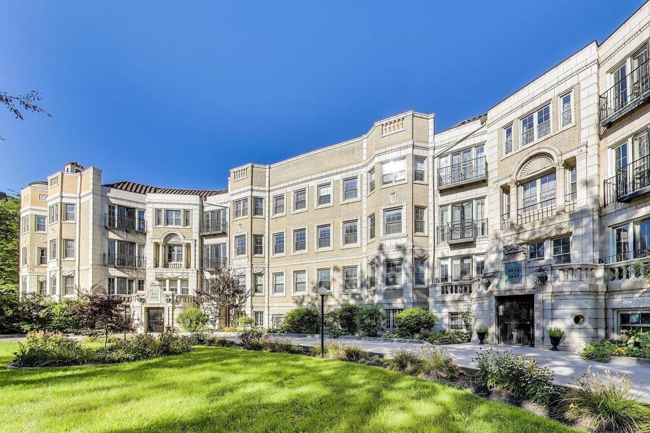 6850 S South Shore Dr. #2N, Chicago, IL 60649