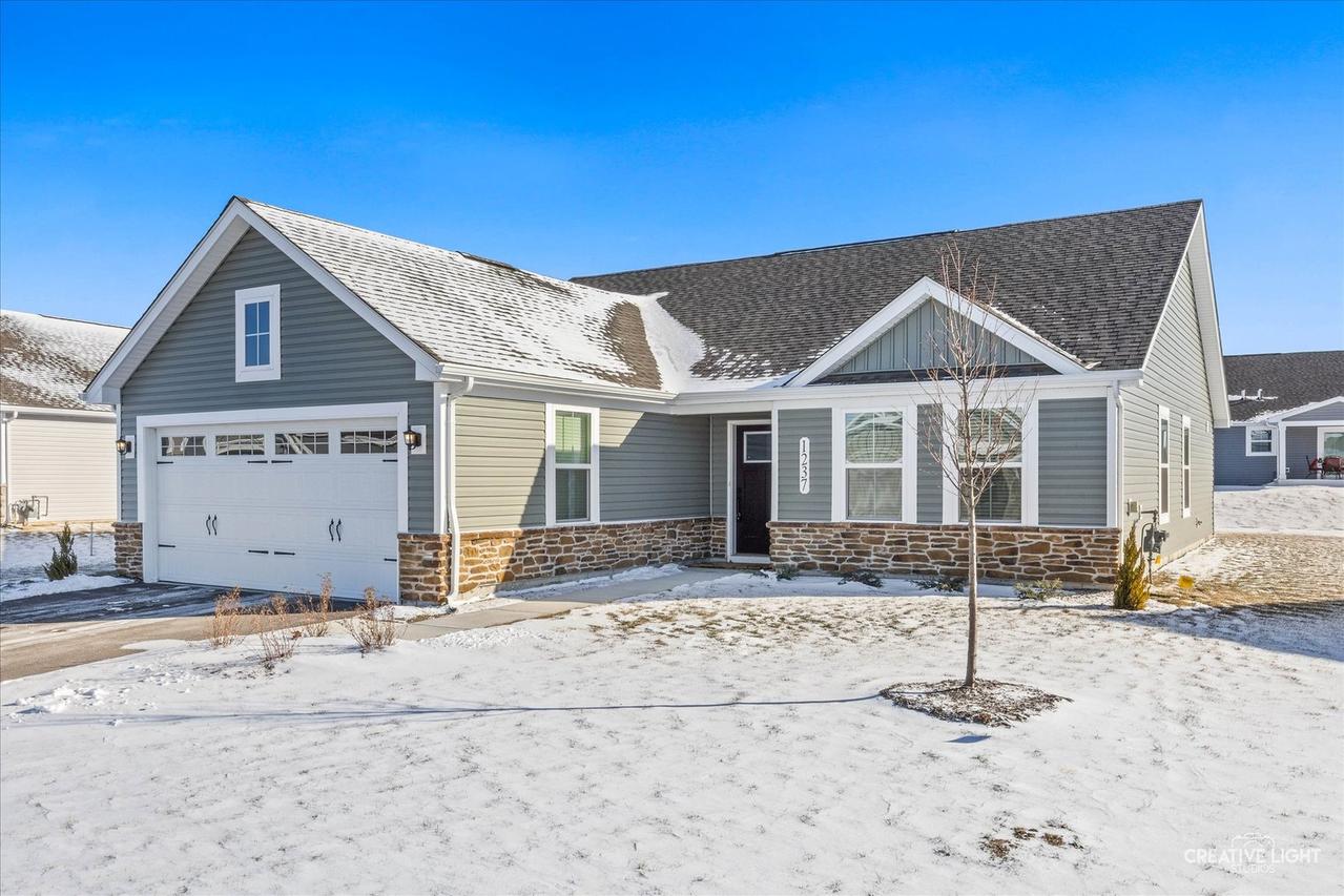 1237 Marigold Ln., Hampshire, IL 60140