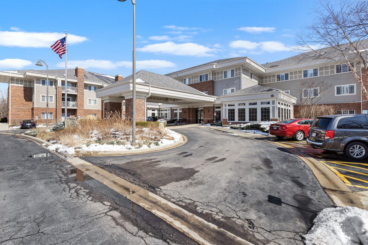 801 N Mclean Blvd. #124, Elgin, IL 60123