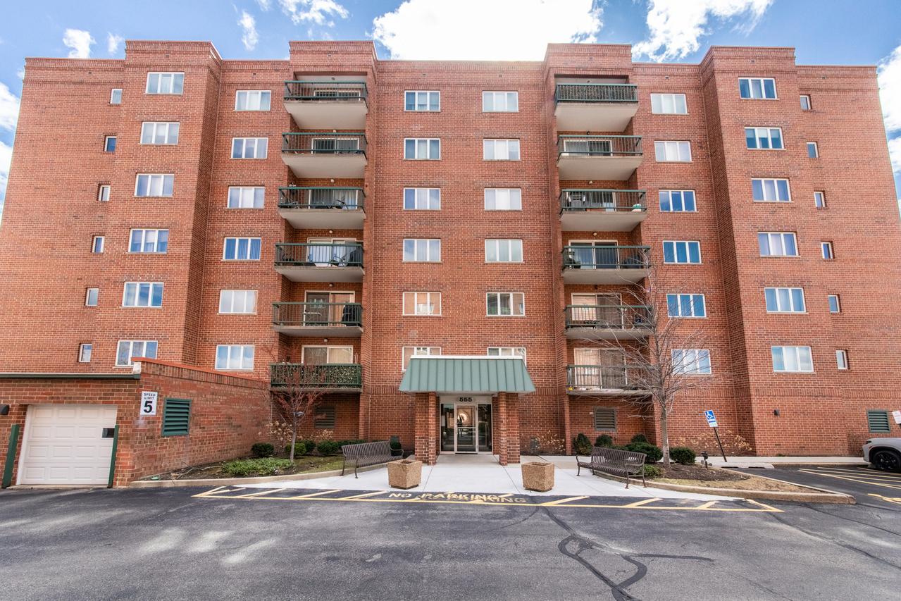 555 S River Rd. #607, Des Plaines, IL 60016