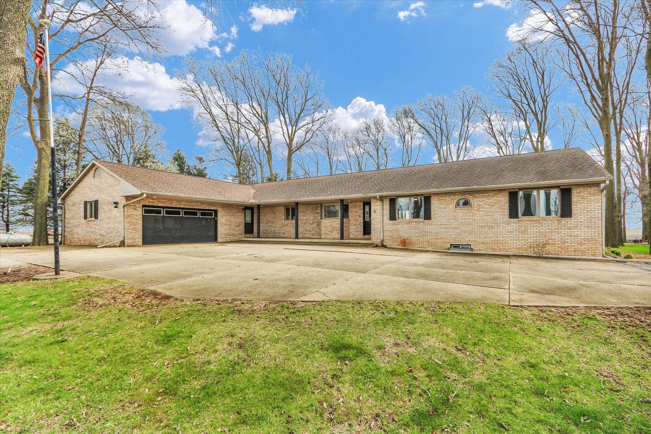 1644 County Road 200 Rd., Seymour, IL 61875