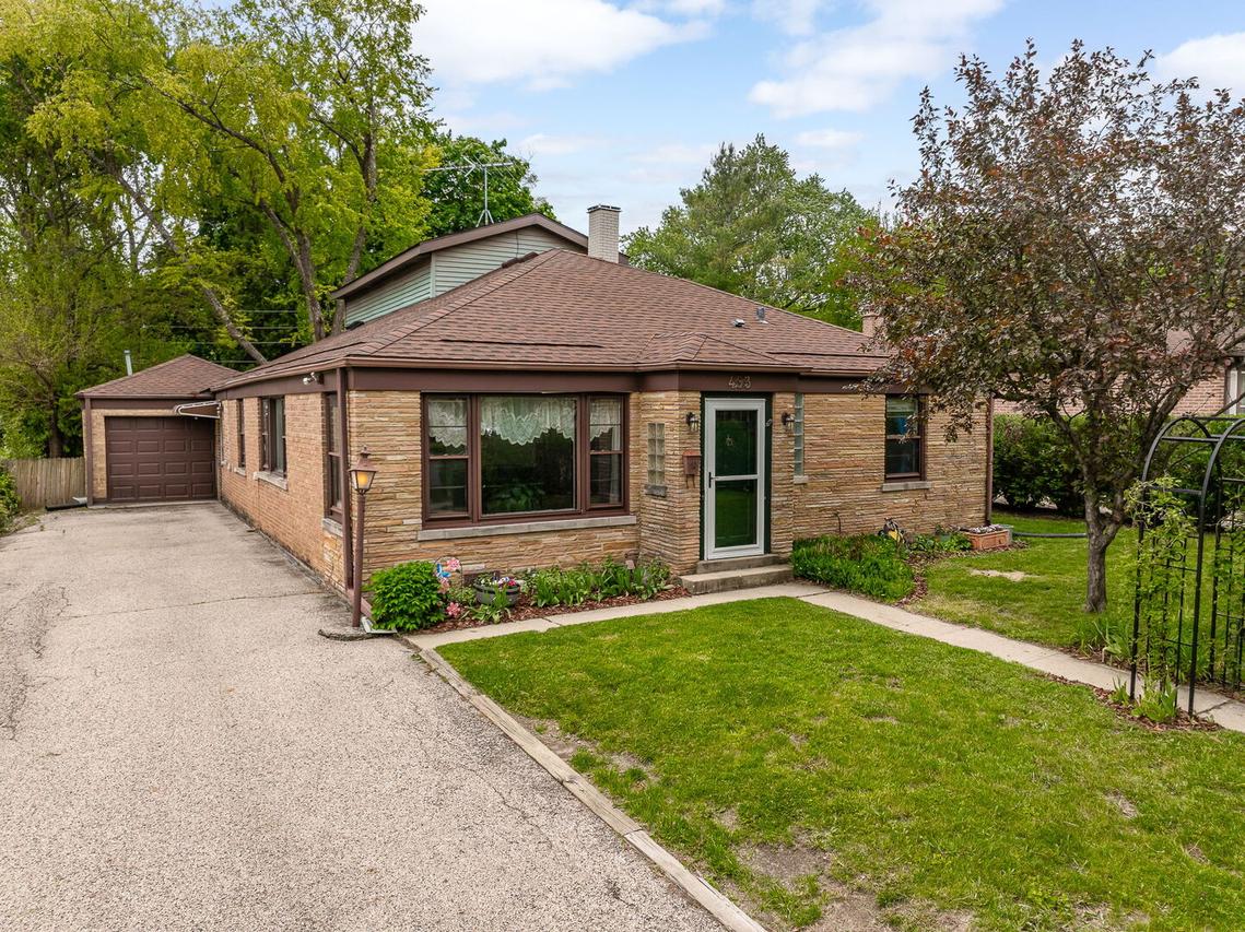 493 E Palatine Rd., Palatine, IL 60074