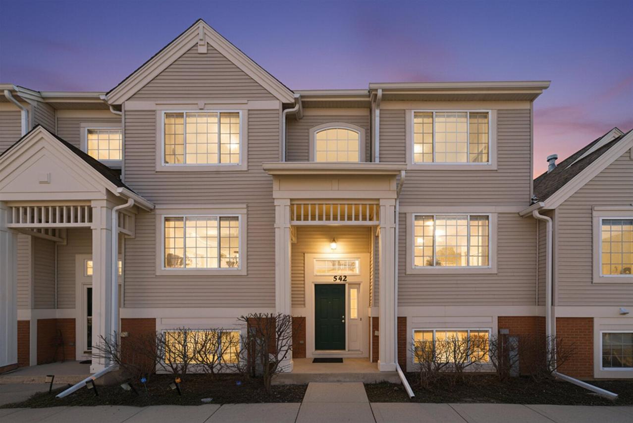 542 Cary Woods Cir., Cary, IL 60013
