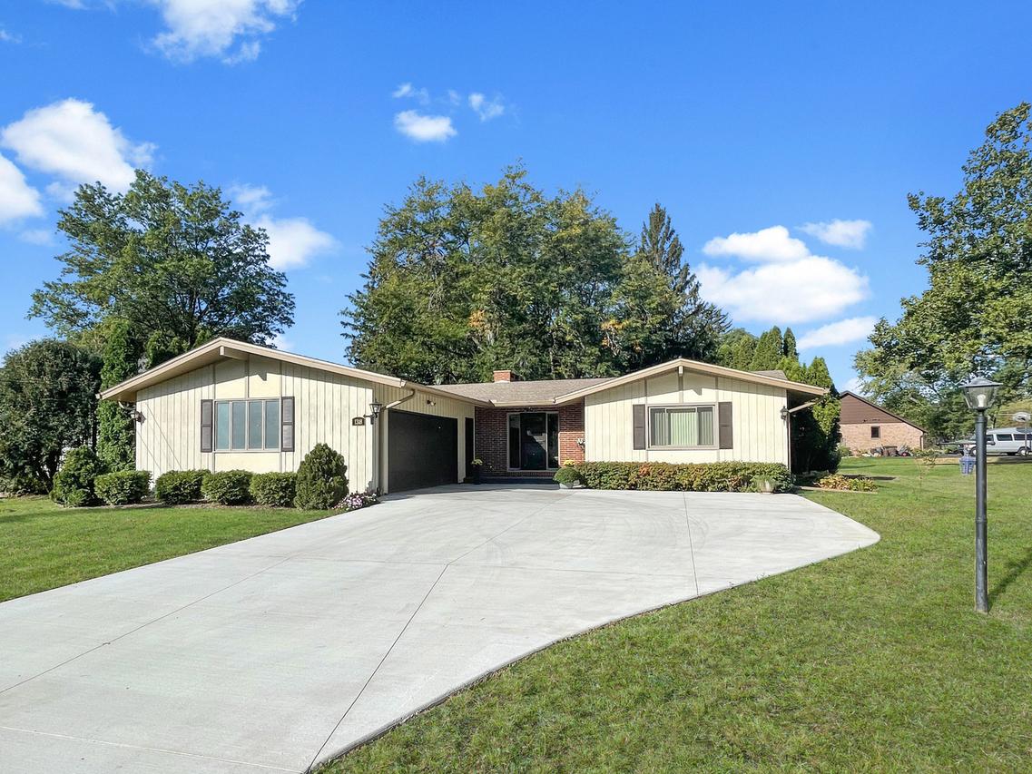 1318 Ridgefield Rd., Freeport, IL 61032