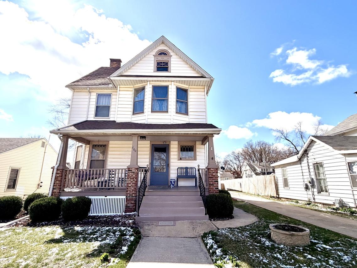 700 W Main St., Clinton, IL 61727