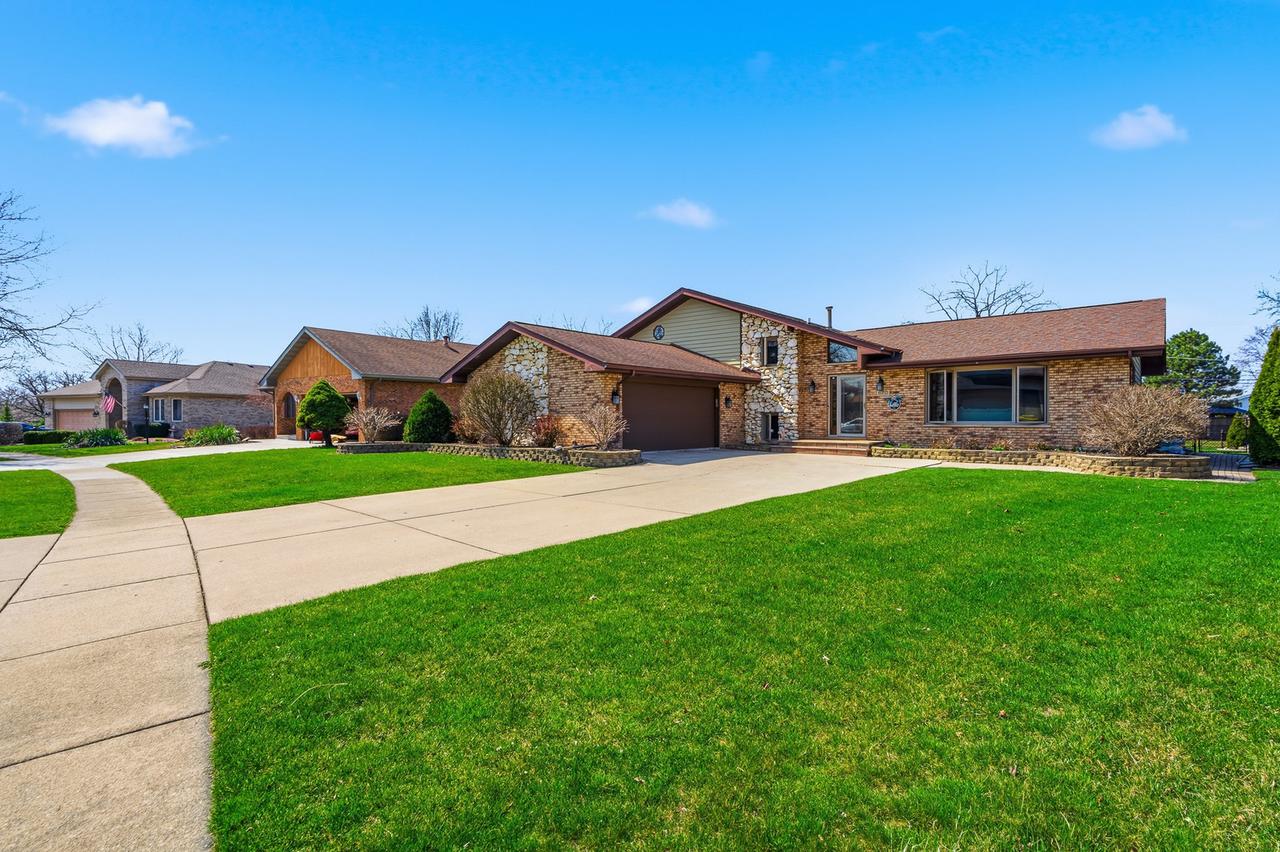 670 Kruk St., Lemont, IL 60439