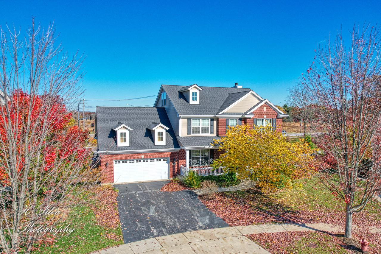 1403 Karen Dr., West Dundee, IL 60118