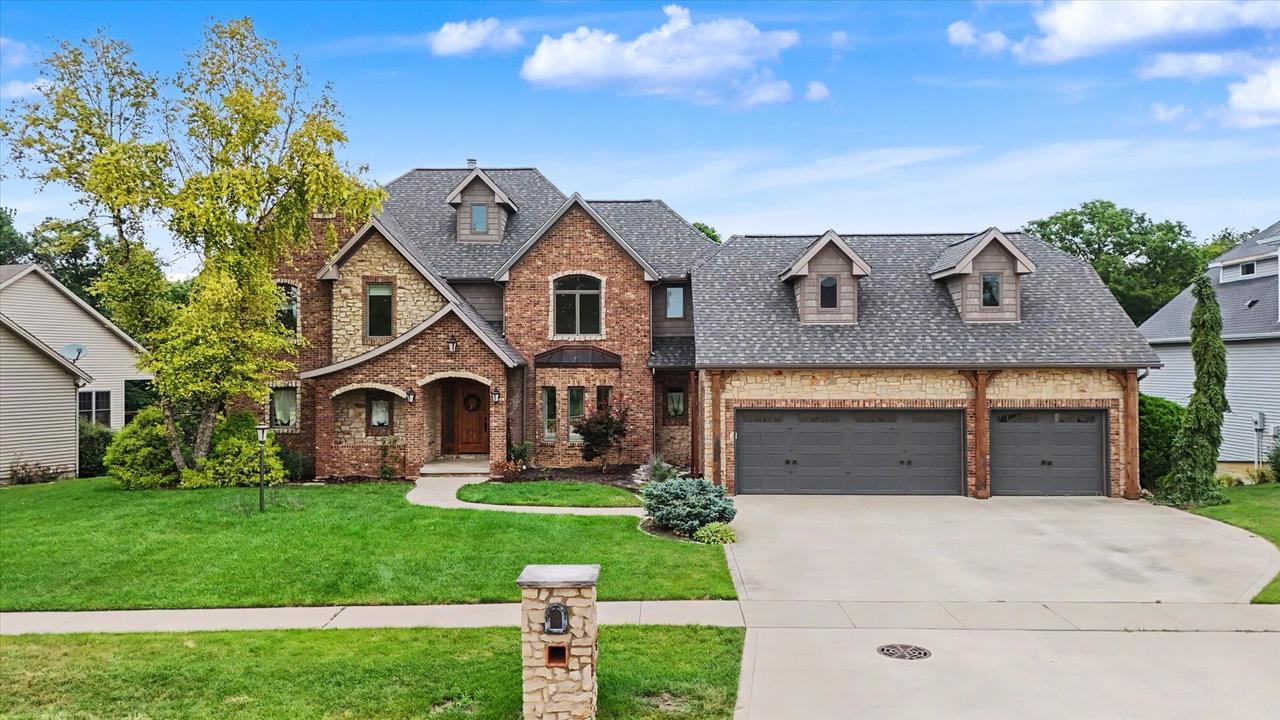 1610 Briarwood Ln., Mahomet, IL 61853