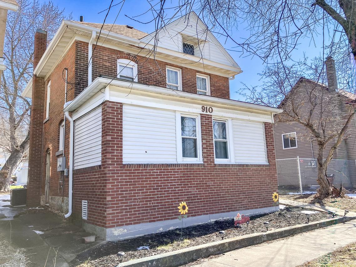 910 Main St., Savanna, IL 61074