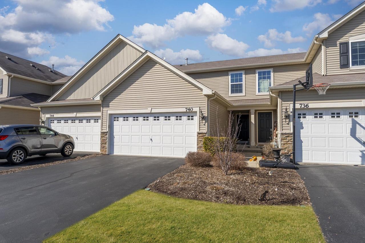 740 Florence St., Hampshire, IL 60140