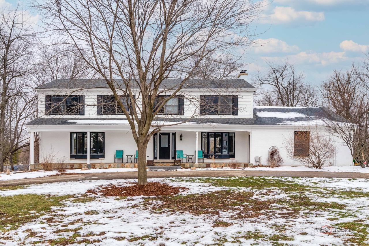 26982 W Lakeview Dr., Lake Barrington, IL 60084