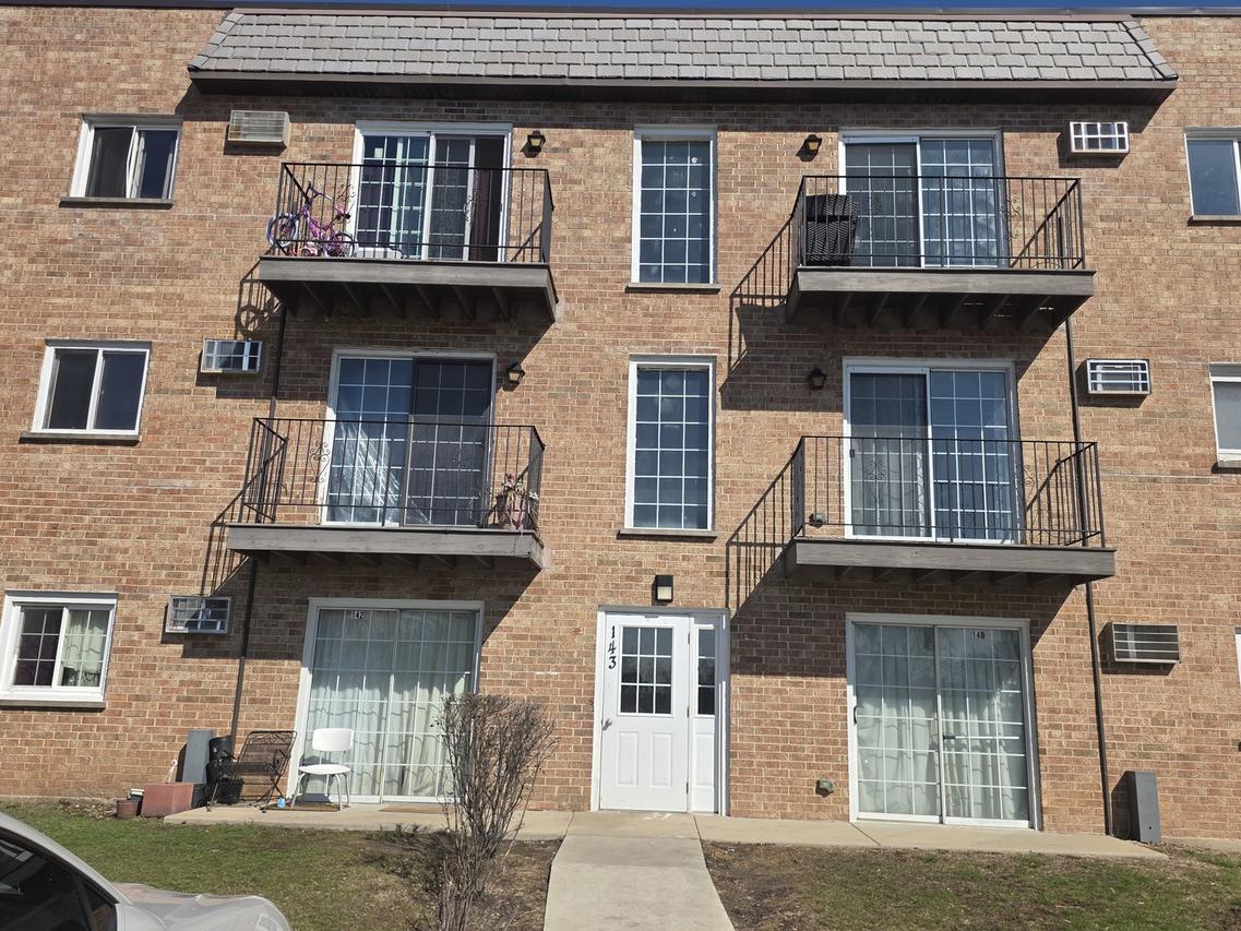 143 W Elk Tr. #342, Carol Stream, IL 60188