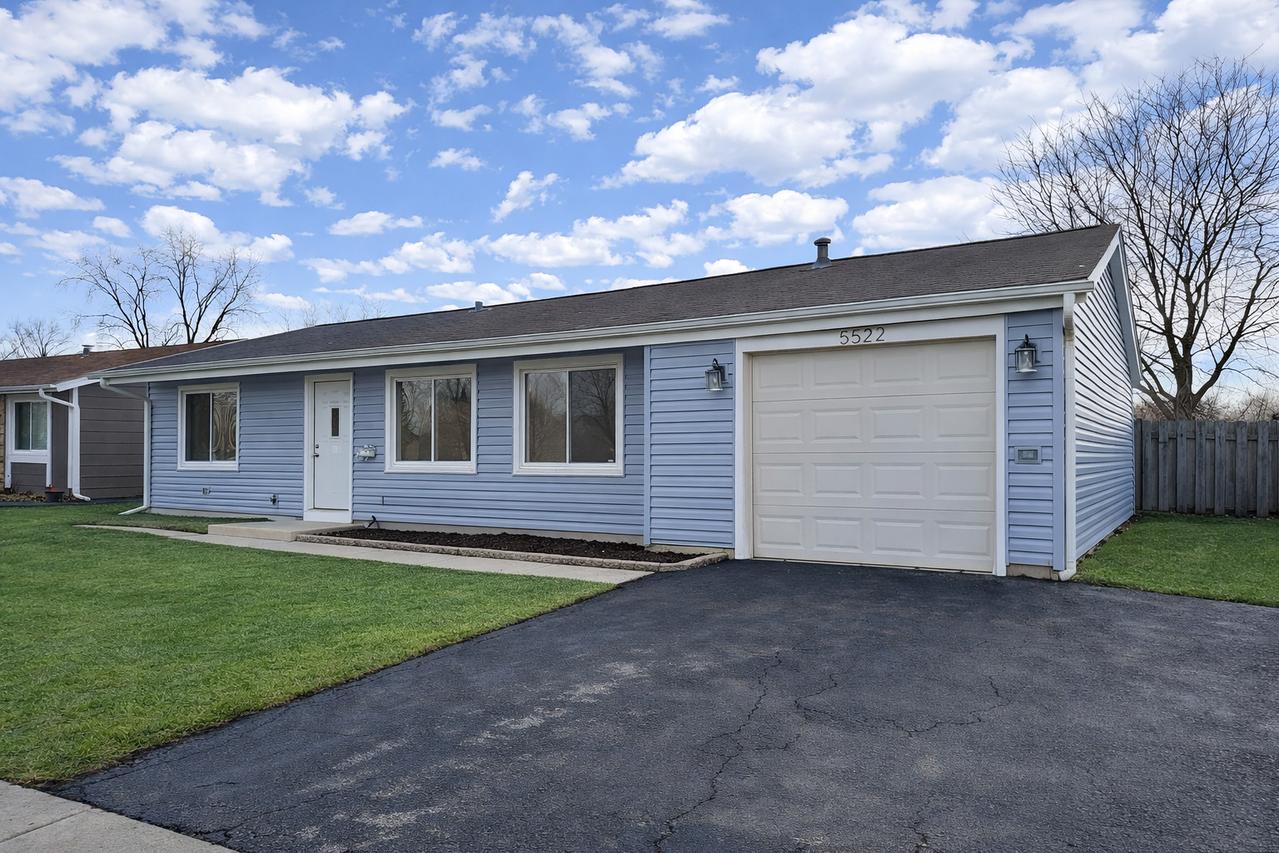 5522 W Celebrity Cir., Hanover Park, IL 60133