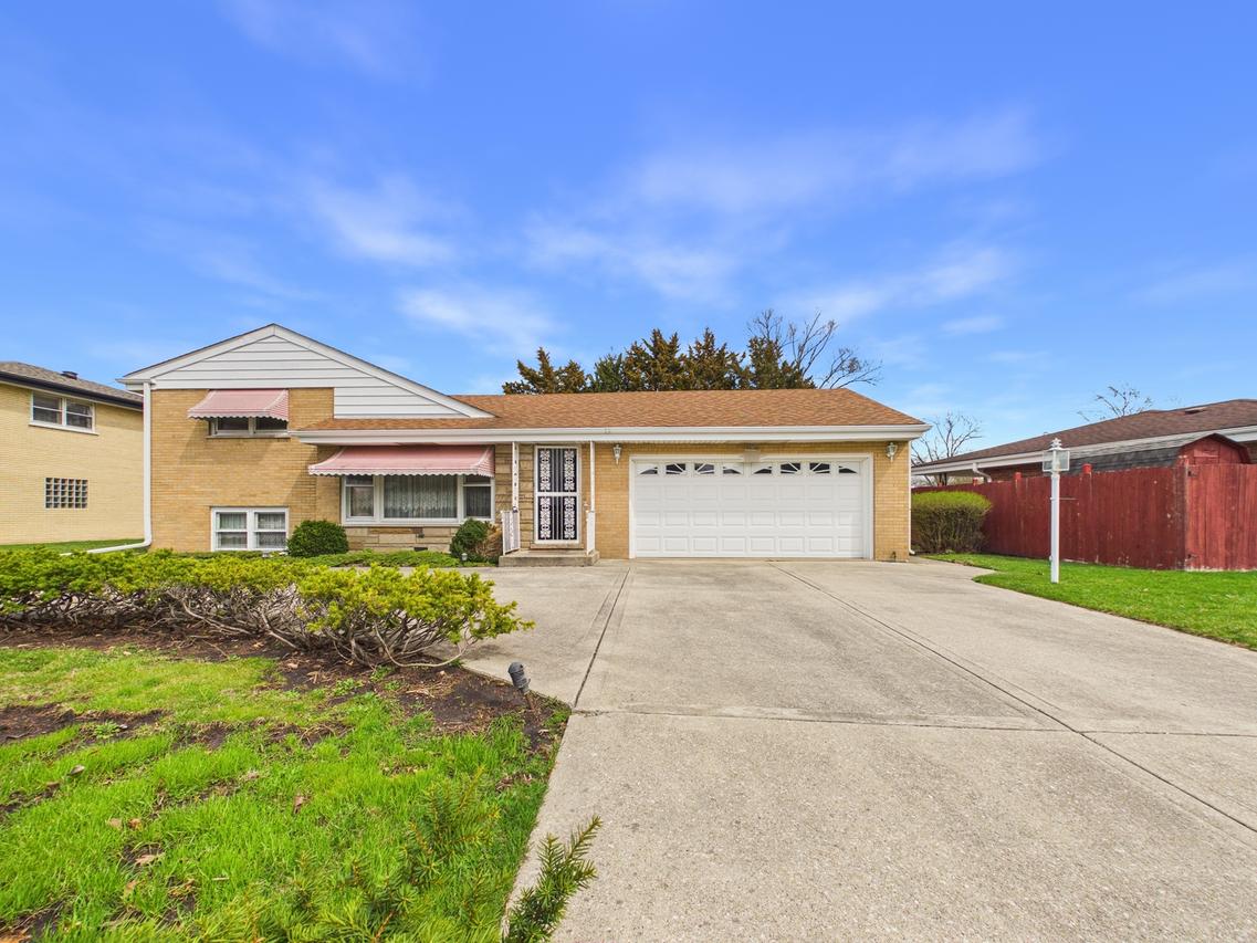 9275 Clancy Dr., Des Plaines, IL 60016